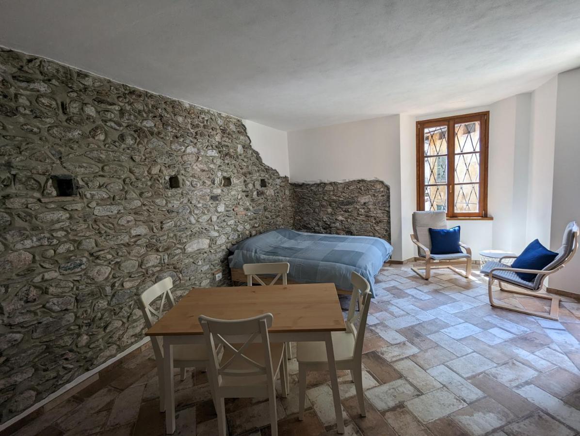 Antica Osteria Apartments Dongo Bagian luar foto
